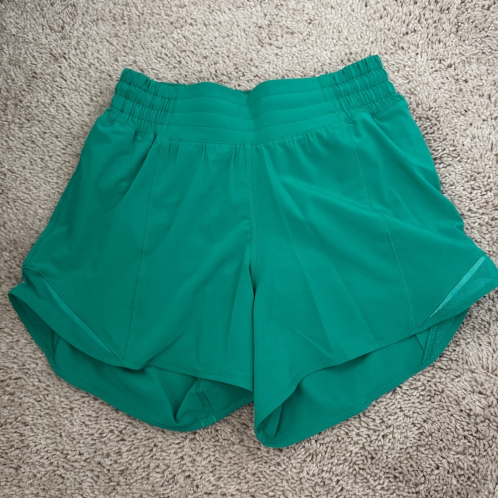 Lululemon Hotty Hot 4” Shorts